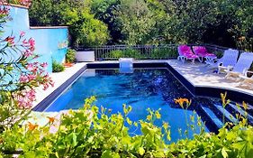 80 m2 appartement indépendant, 4 personnes et plus, piscine et jardin Direct Gare Aéroport